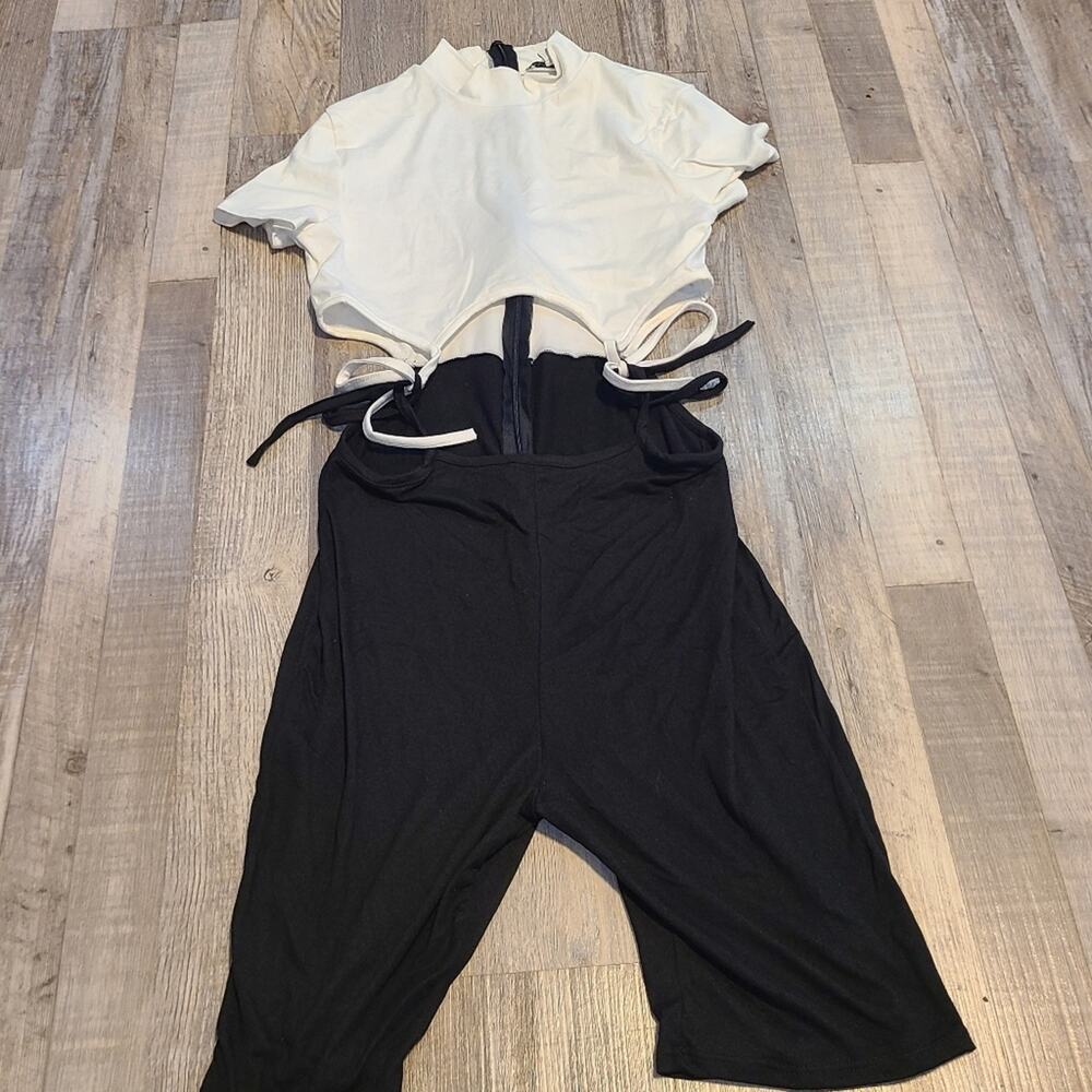 𝅺Fashion nova small womens tie open front romper